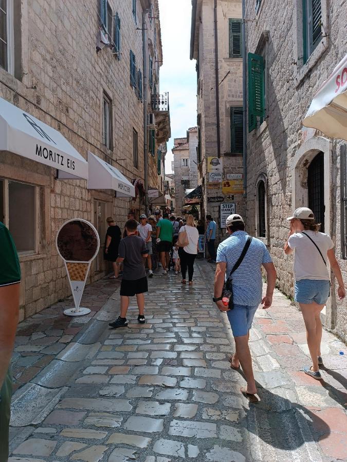 Nova Dvokrevetna Soba Sa Dva Odvojena Kreveta I Zajednickim Kupatilom Ξενοδοχείο Κότορ Εξωτερικό φωτογραφία